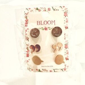 Mia Bloom Stud Earrings in 3 different metal tone colors